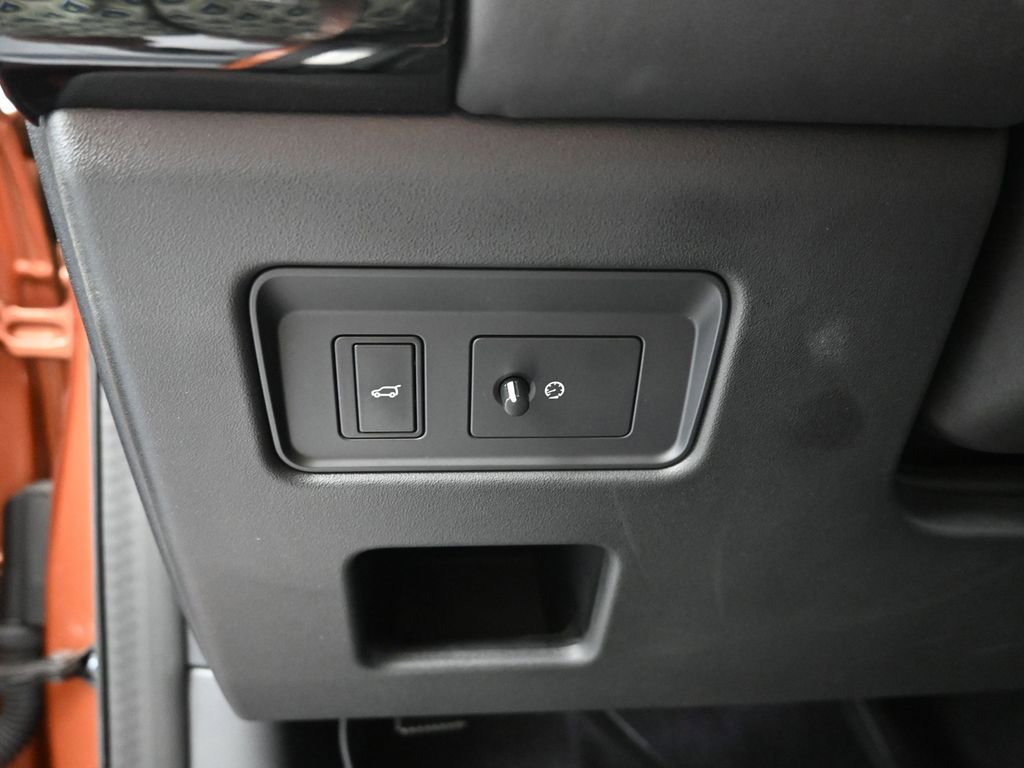 Used 2018 Land Rover Discovery HSE image 14