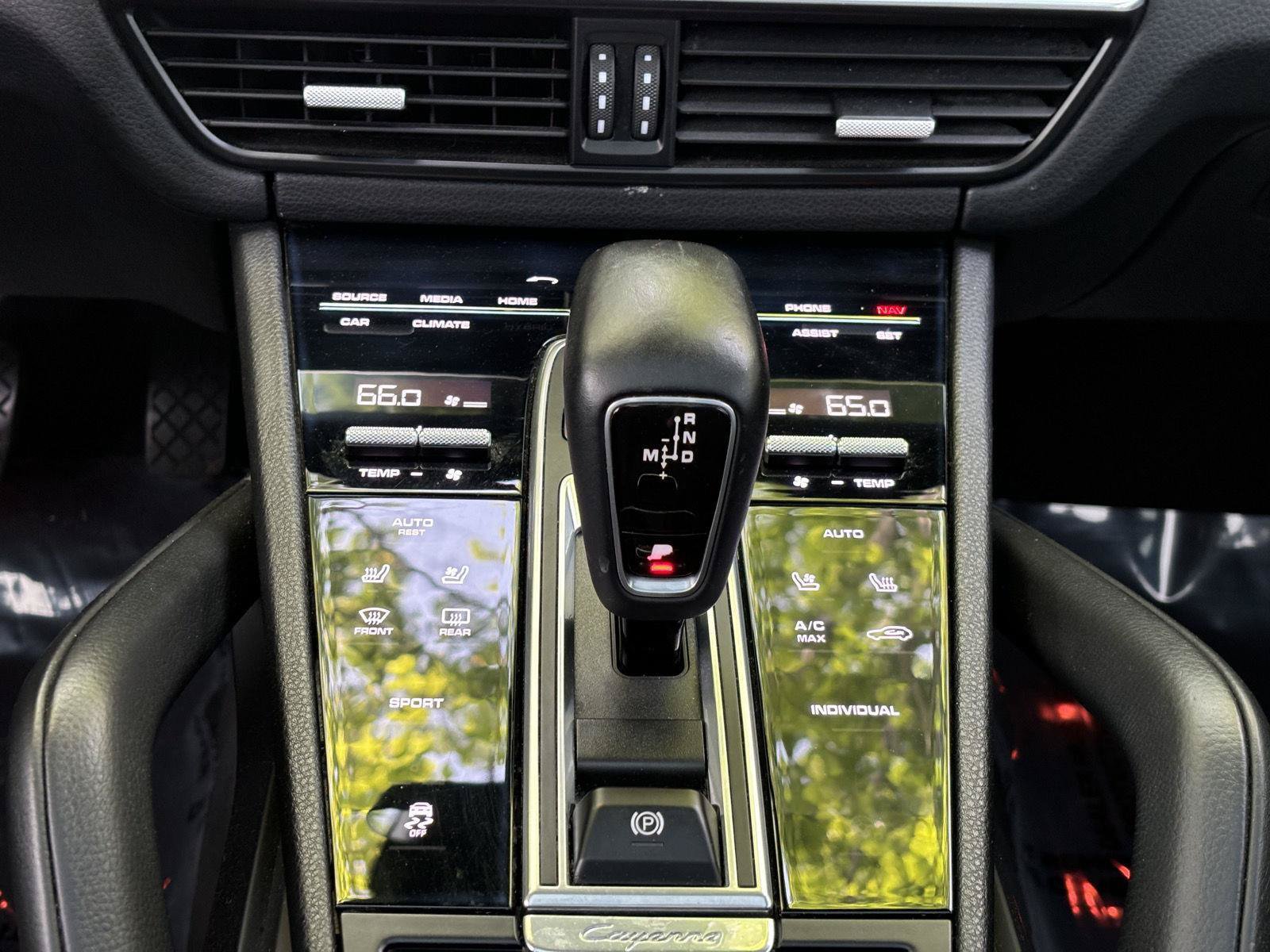 Used 2019 Porsche Cayenne w/ Premium Plus Package AWD/4WD image 8