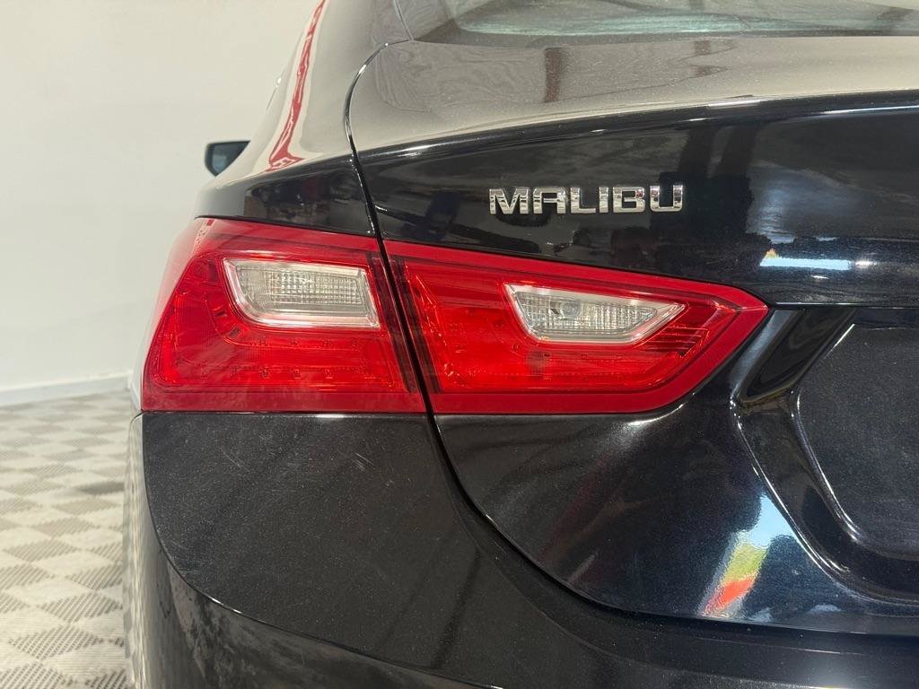 Used 2017 Chevrolet Malibu LT FWD image 30