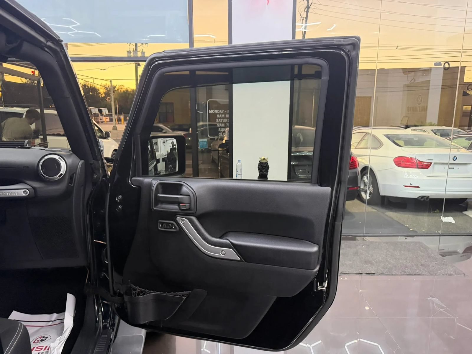 Used 2016 Jeep Wrangler Unlimited Rubicon w/ Dual Top Group AWD/4WD image 15