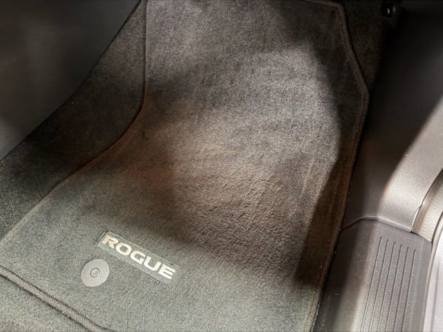 Used 2023 Nissan Rogue SV image 28