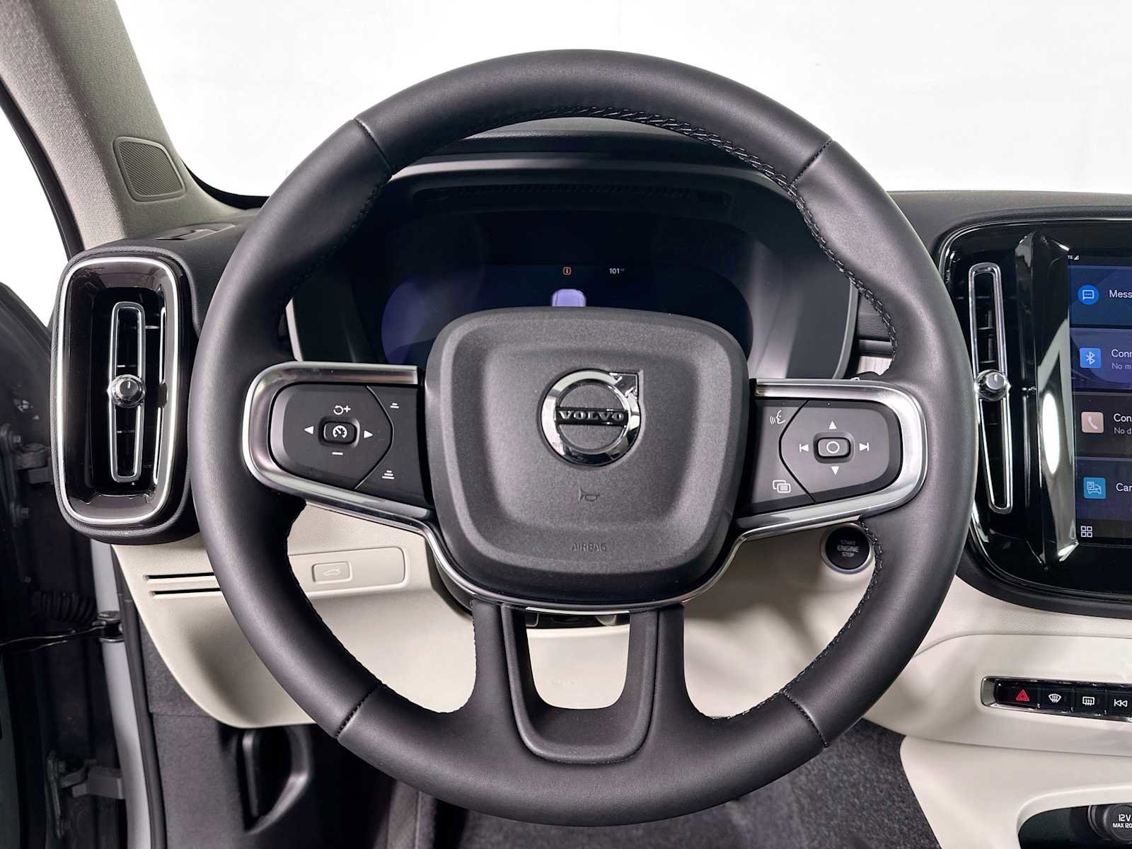 Used 2025 Volvo XC40 B5 Ultra w/ Protection Package image 11