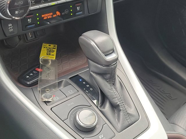 Used 2021 Toyota RAV4 Limited image 25