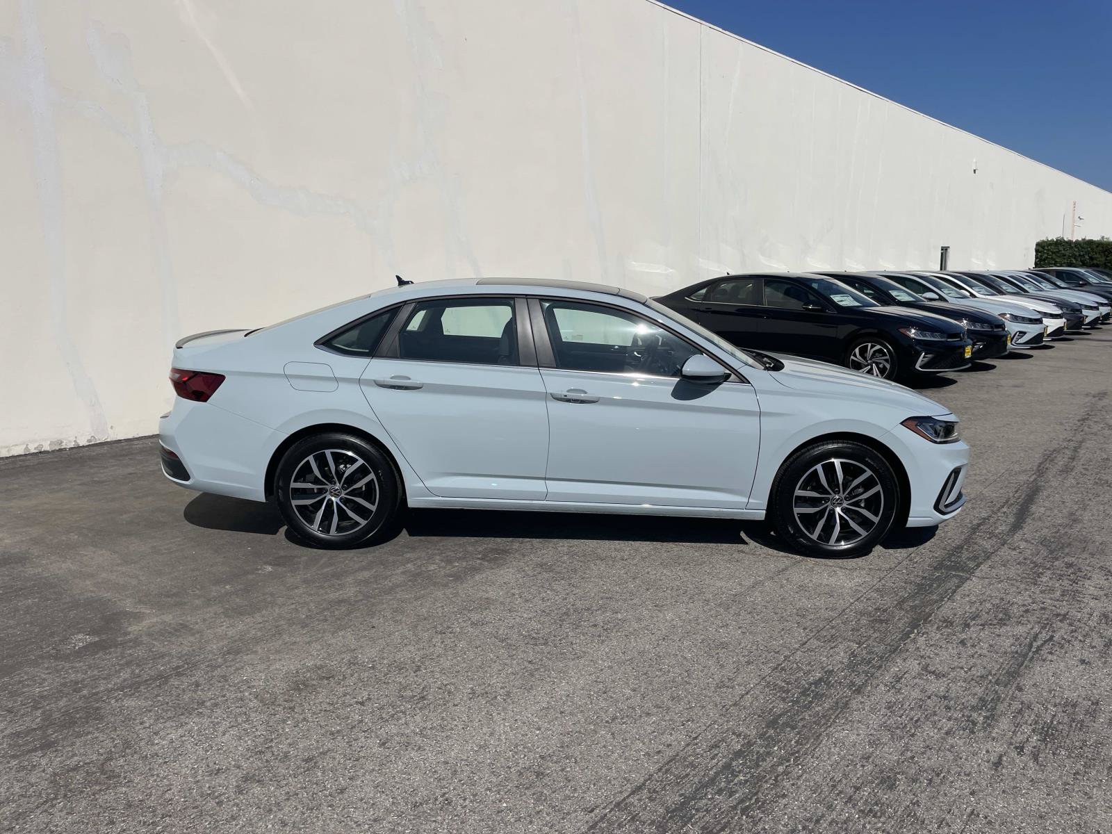 New 2027 Volkswagen Jetta SE FWD image 3