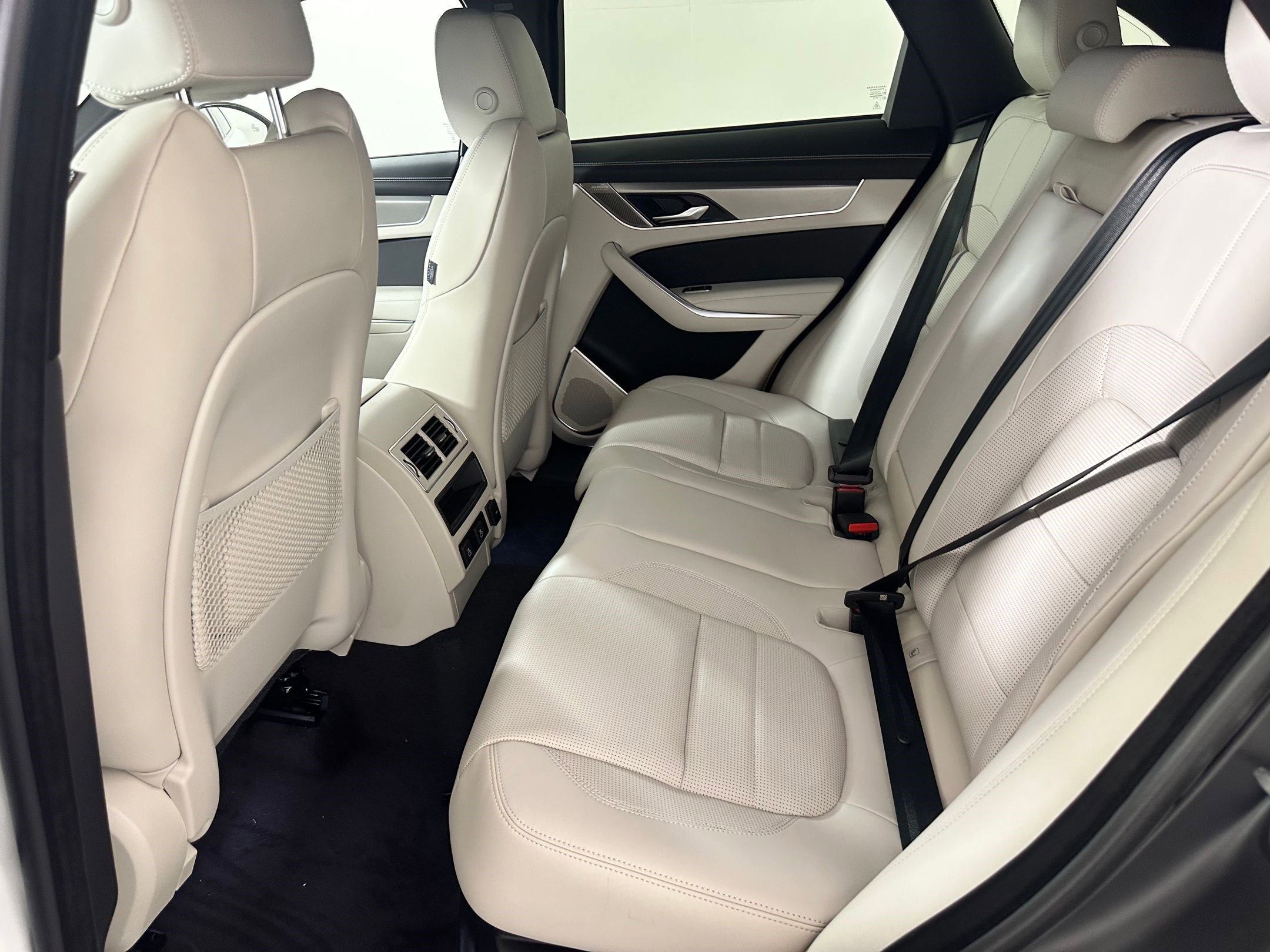 New 2026 Jaguar F-PACE R-Dynamic S image 11