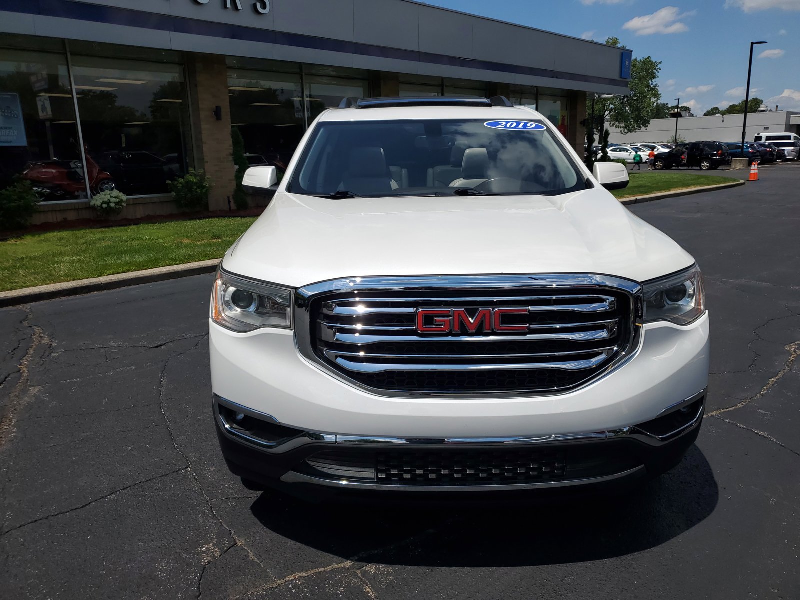 Used 2019 GMC Acadia SLT image 3