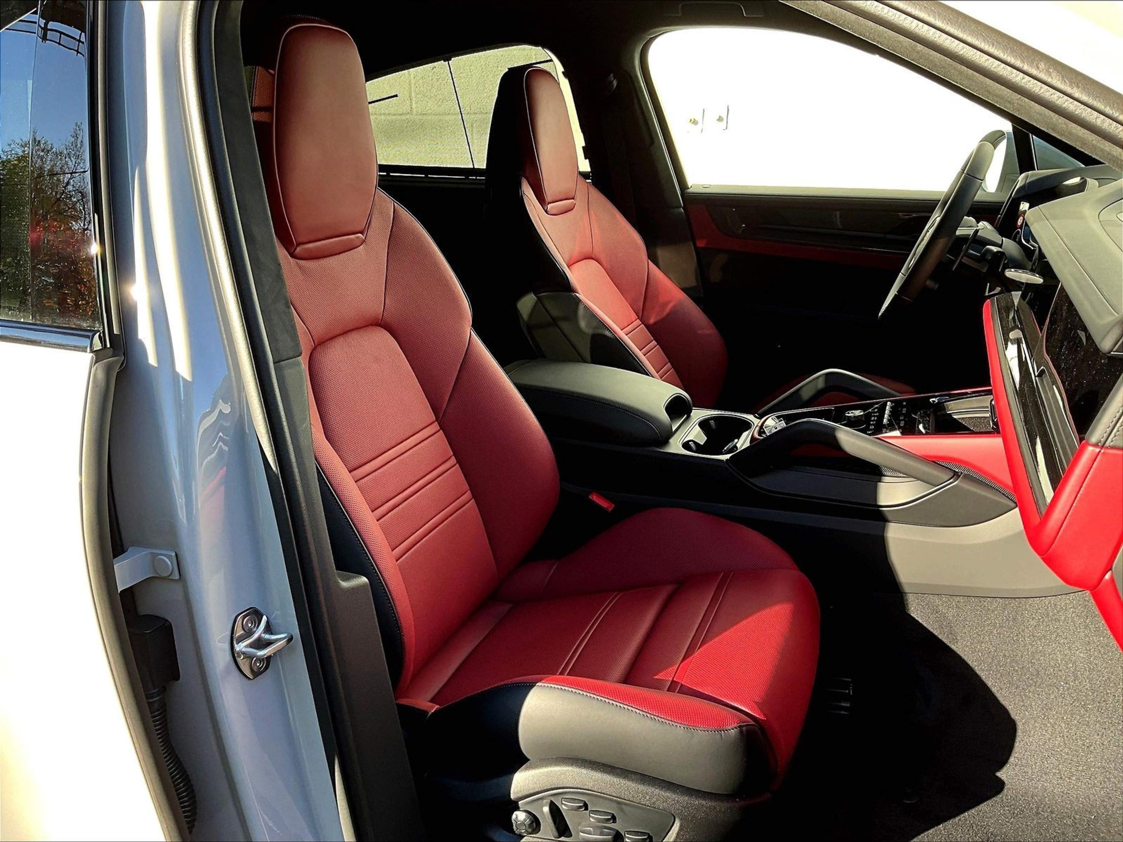 New 2026 Porsche Cayenne GTS image 10