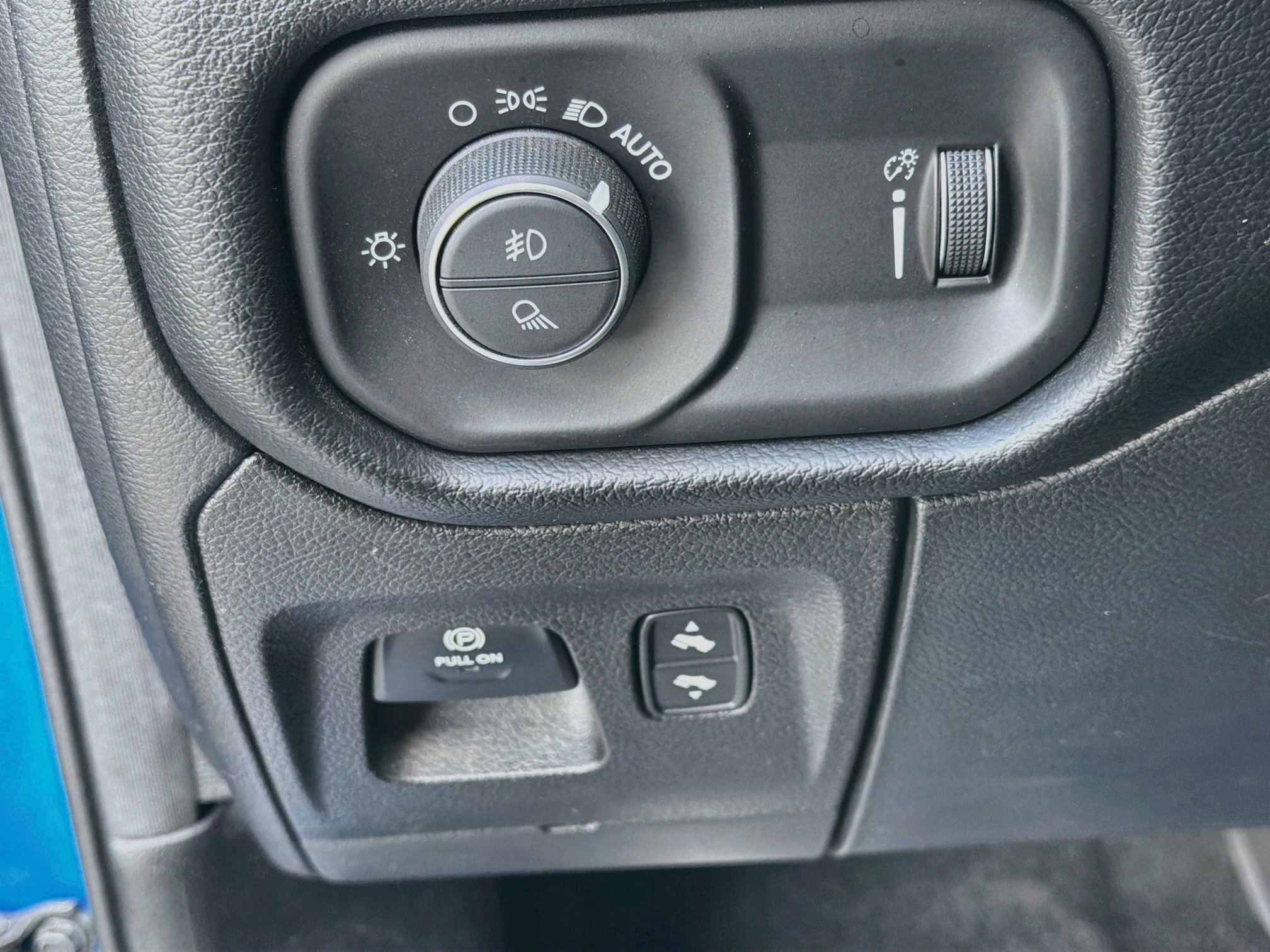 Used 2021 RAM 1500 4x4 Crew Cab image 33