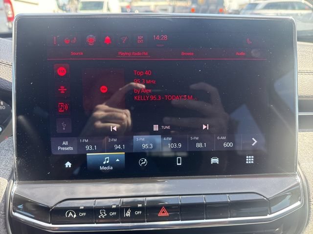 Certified 2022 Jeep Compass Latitude w/ Sun and Sound Group AWD/4WD image 17