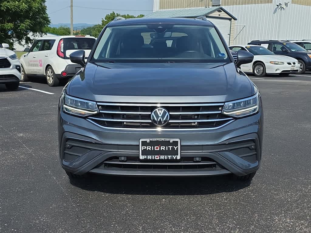 Used 2024 Volkswagen Tiguan SE w/ Panoramic Sunroof Package AWD/4WD image 4