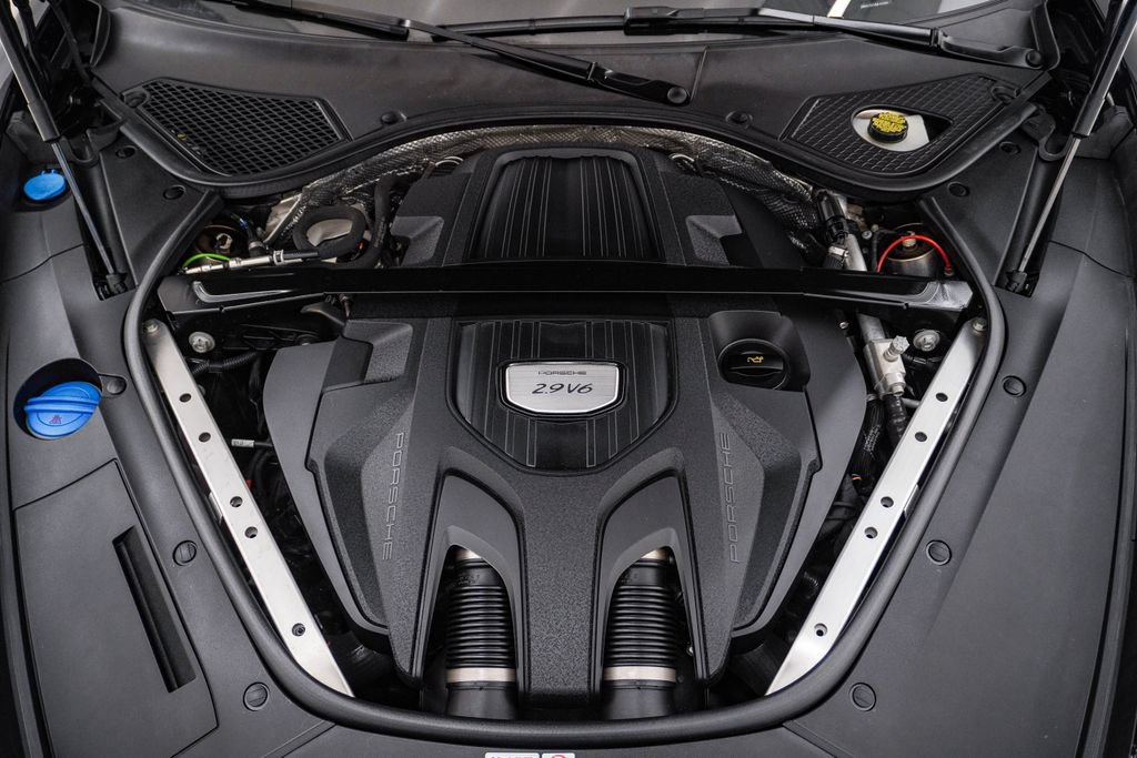 Used 2021 Porsche Panamera RWD image 28
