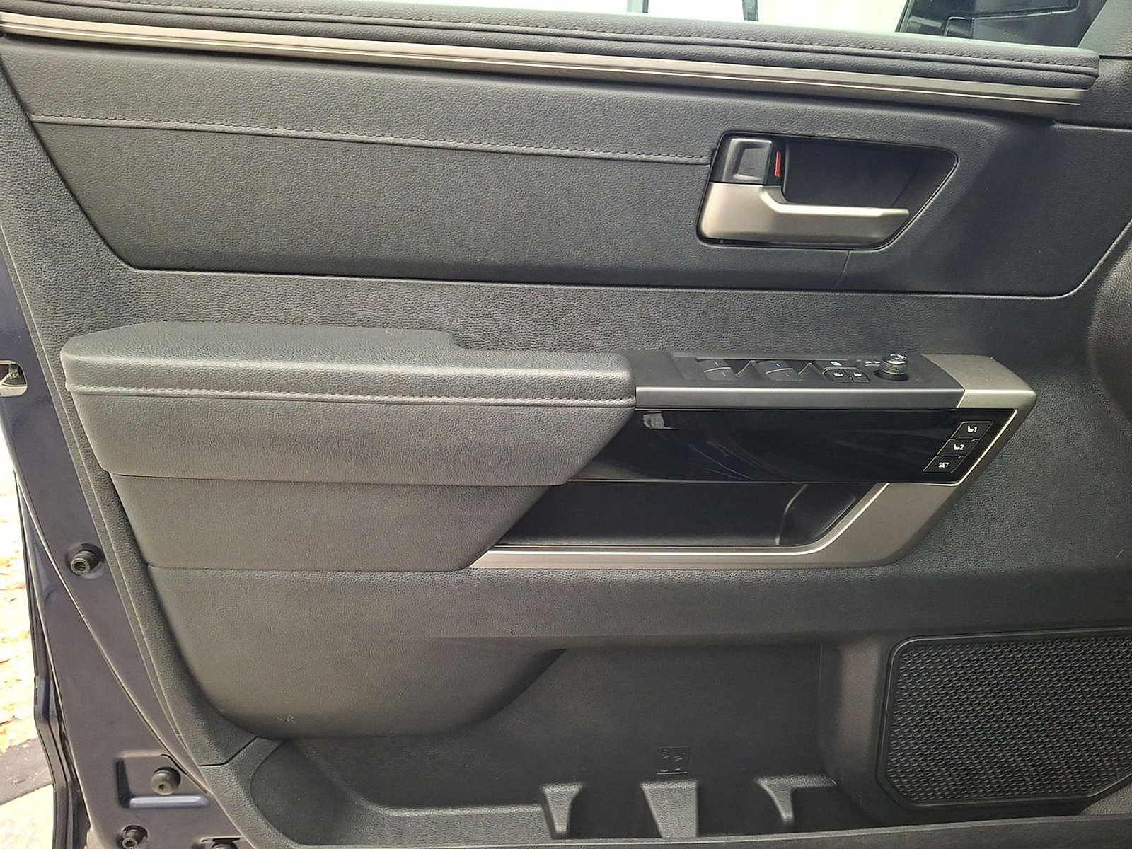 Used 2022 Toyota Tundra Limited image 10