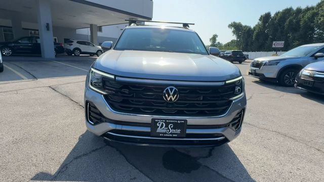 Used 2024 Volkswagen Atlas SEL Premium R-Line AWD/4WD image 3