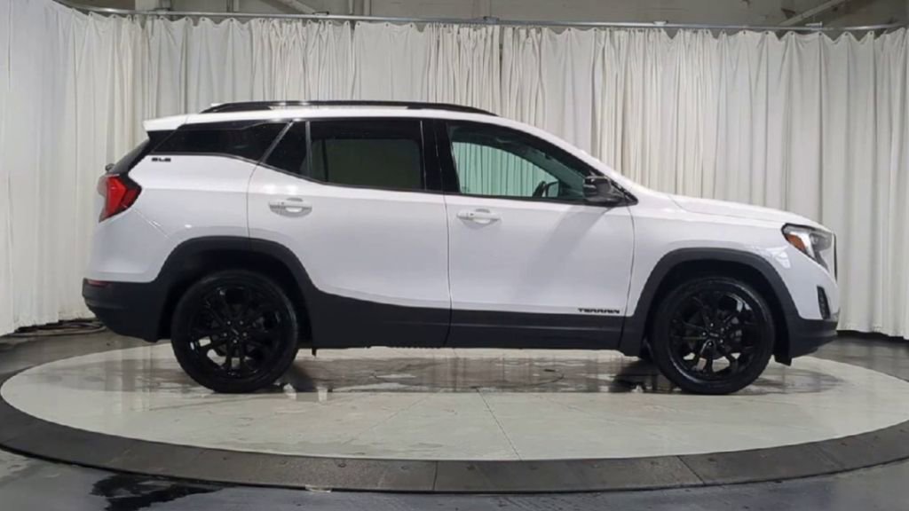 Used 2020 GMC Terrain SLE w/ Driver Convenience Package FWD image 11