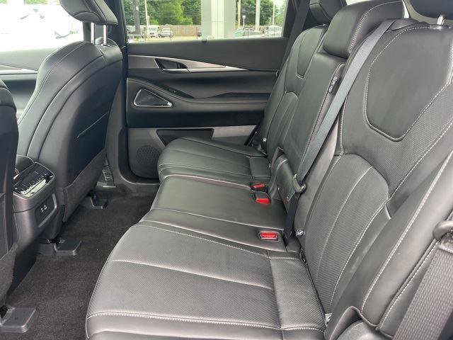 Used 2025 INFINITI QX60 Luxe w/ Vision Package image 12