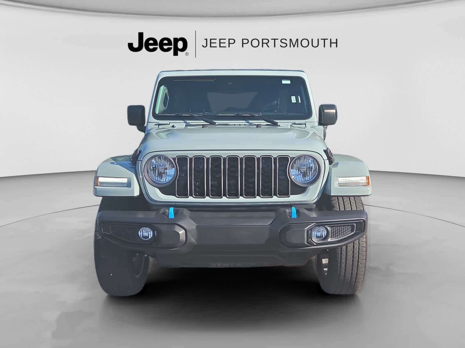 Used 2024 Jeep Wrangler Unlimited w/ Convenience Group AWD/4WD image 2