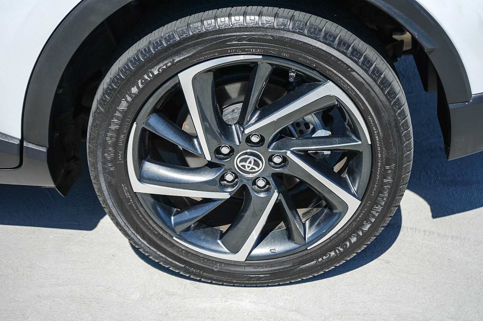 Used 2022 Toyota C-HR Limited FWD image 10