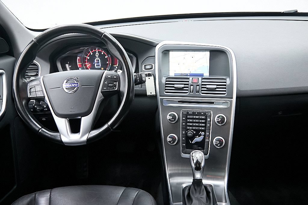 Used 2015 Volvo XC60 T6 w/ Proximity Package AWD/4WD image 25