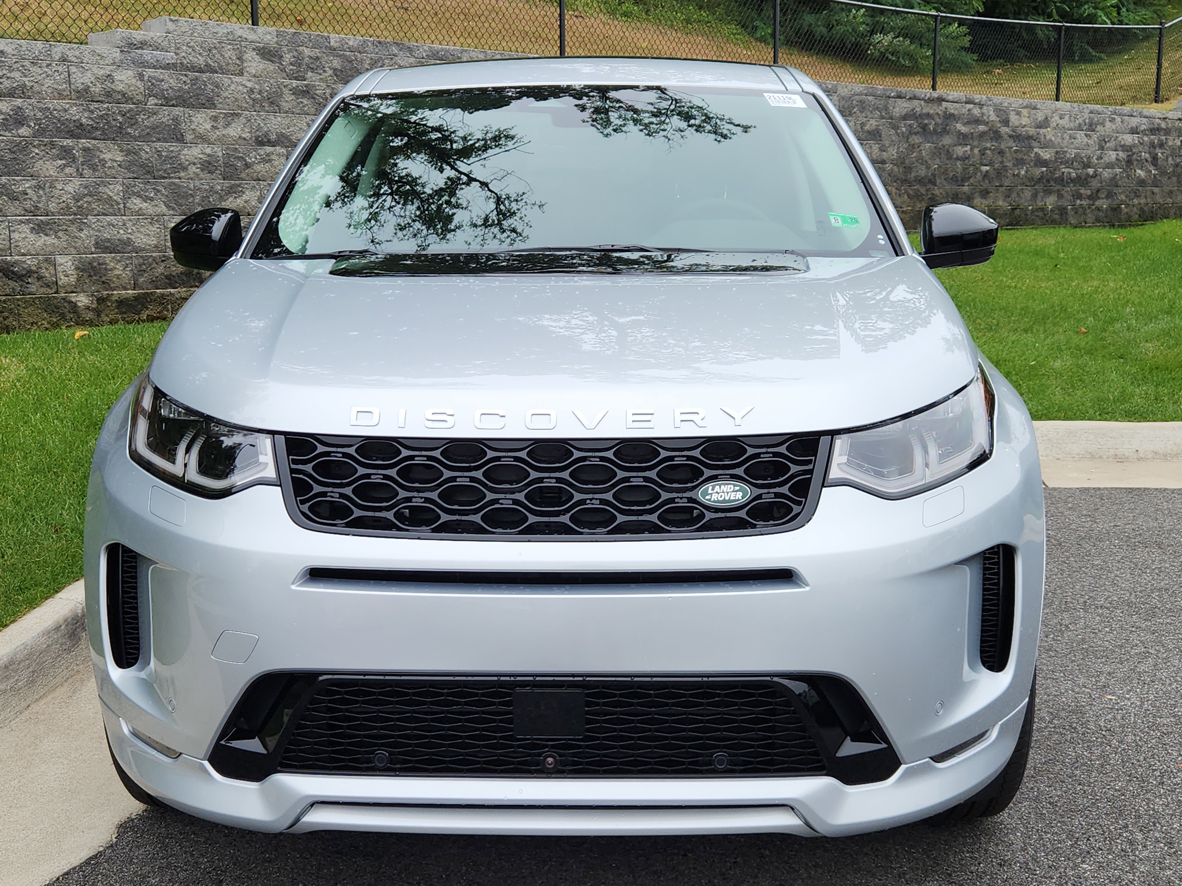 Used 2025 Land Rover Discovery Sport S image 8