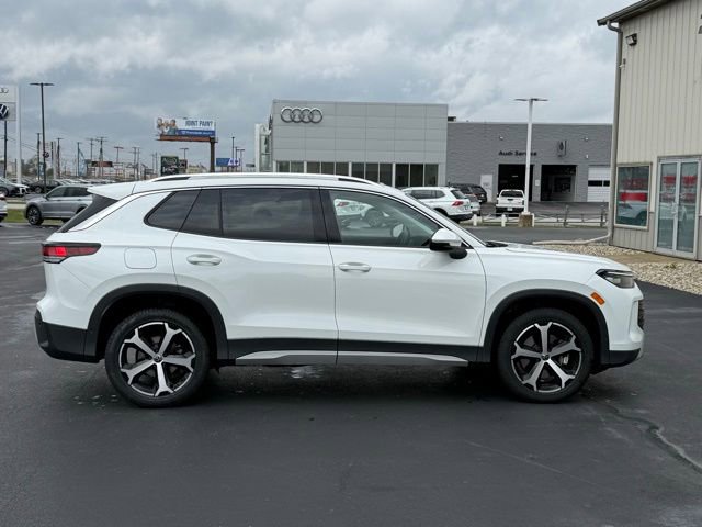 Certified 2025 Volkswagen Tiguan SE w/ Panoramic Sunroof Package AWD/4WD image 8