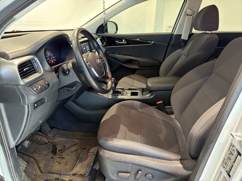 Used 2019 Kia Sorento LX w/ LX Convenience Package image 12