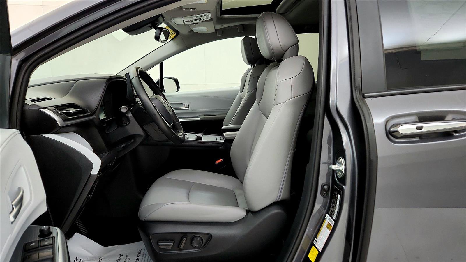 Certified 2025 Toyota Sienna XLE w/ XLE Plus Package image 27