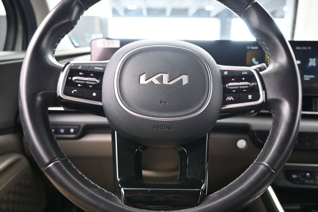 Used 2025 Kia Carnival EX FWD image 31