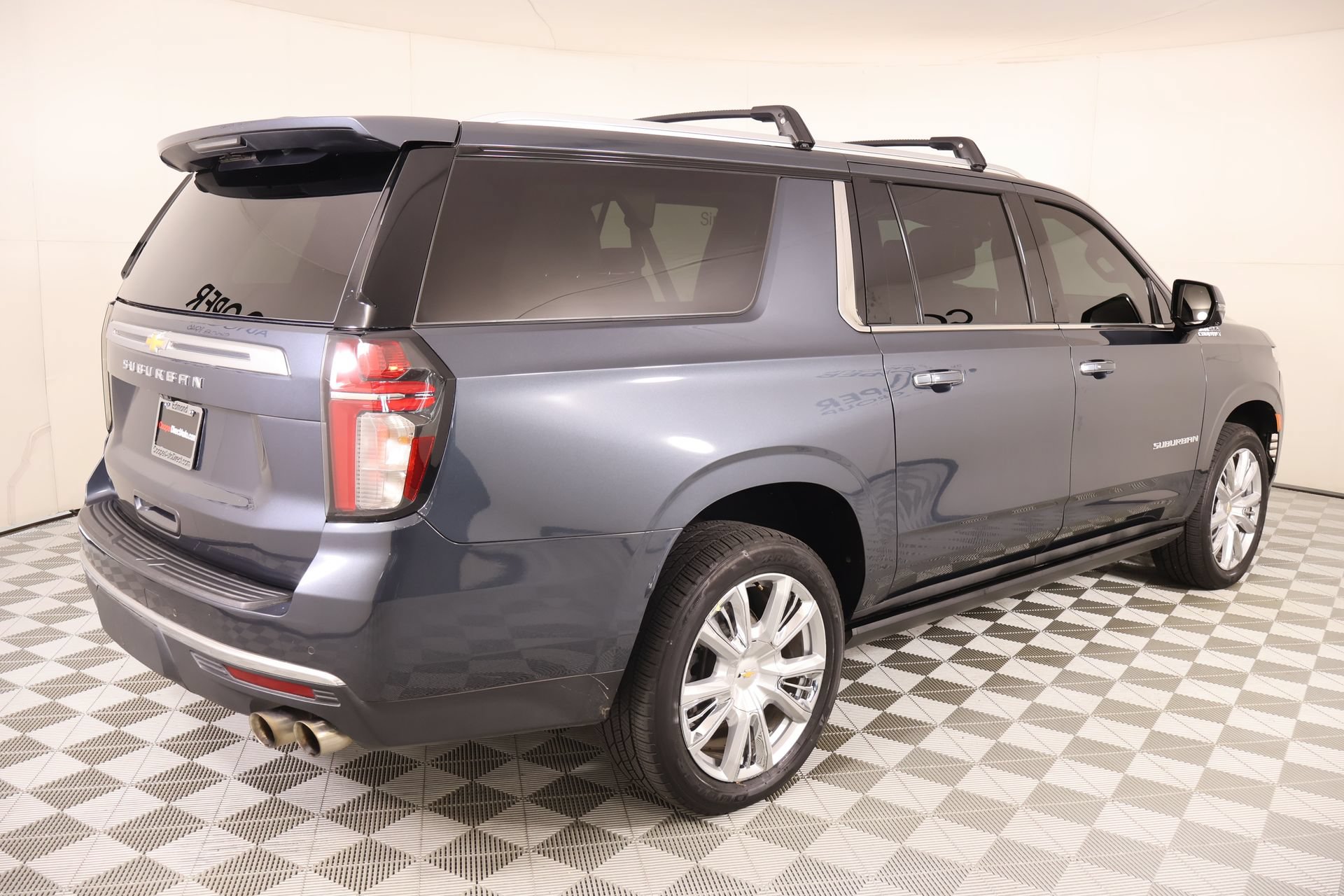 Used 2021 Chevrolet Suburban High Country AWD/4WD image 23