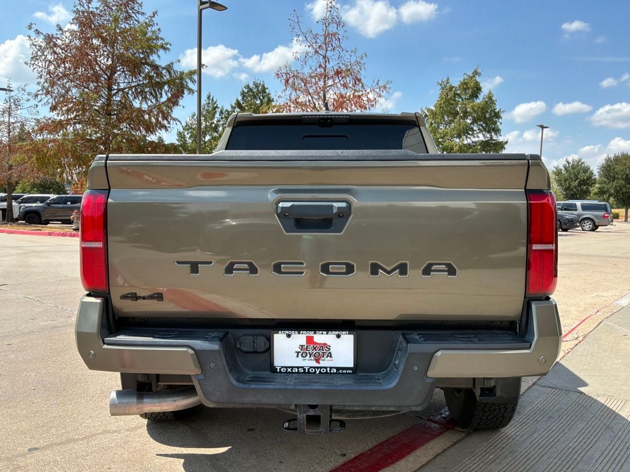 Used 2024 Toyota Tacoma TRD Off-Road w/ TRD Off Road Premium Package AWD/4WD image 7