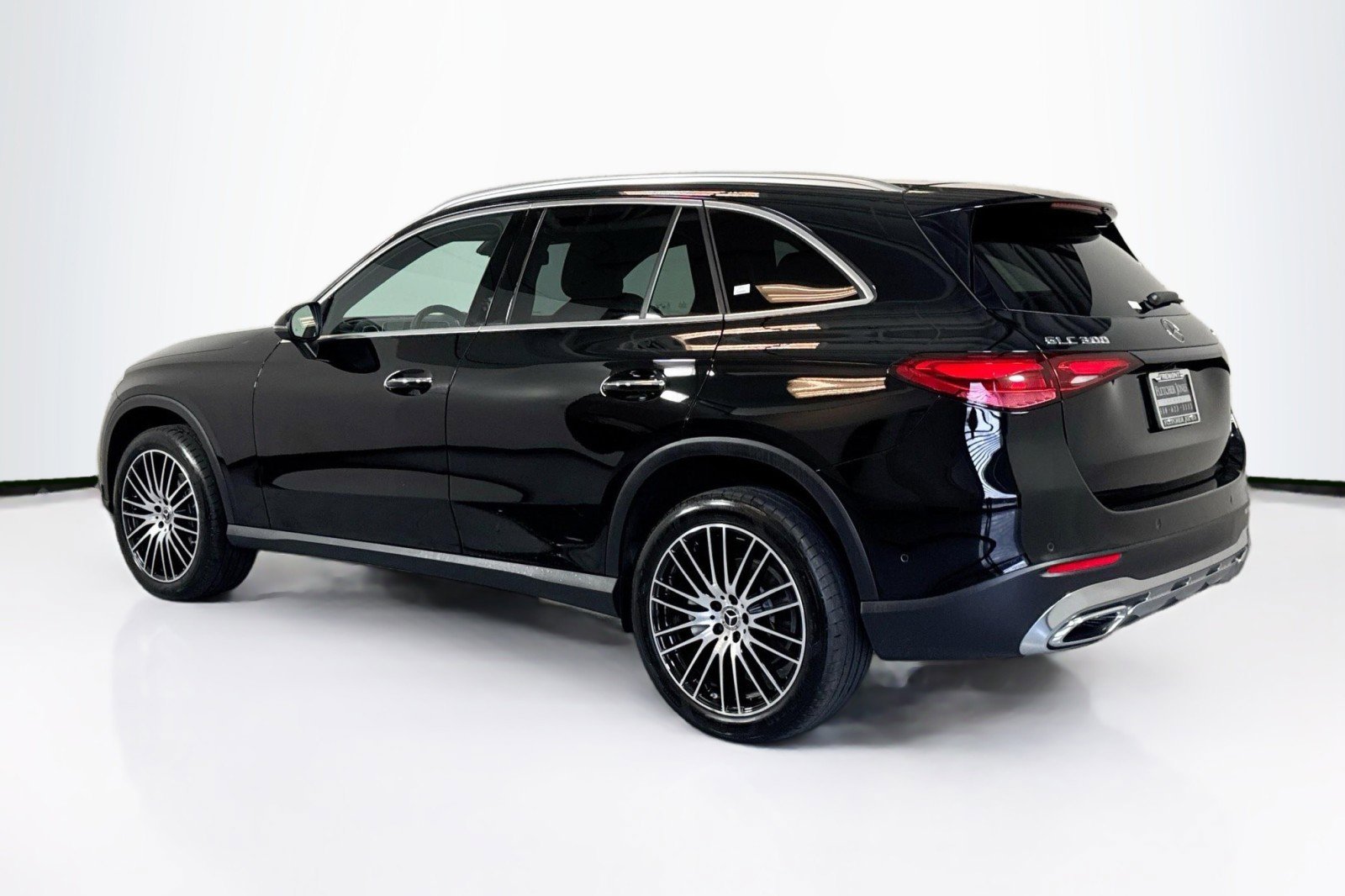 Used 2024 Mercedes-Benz GLC 300 4MATIC image 7