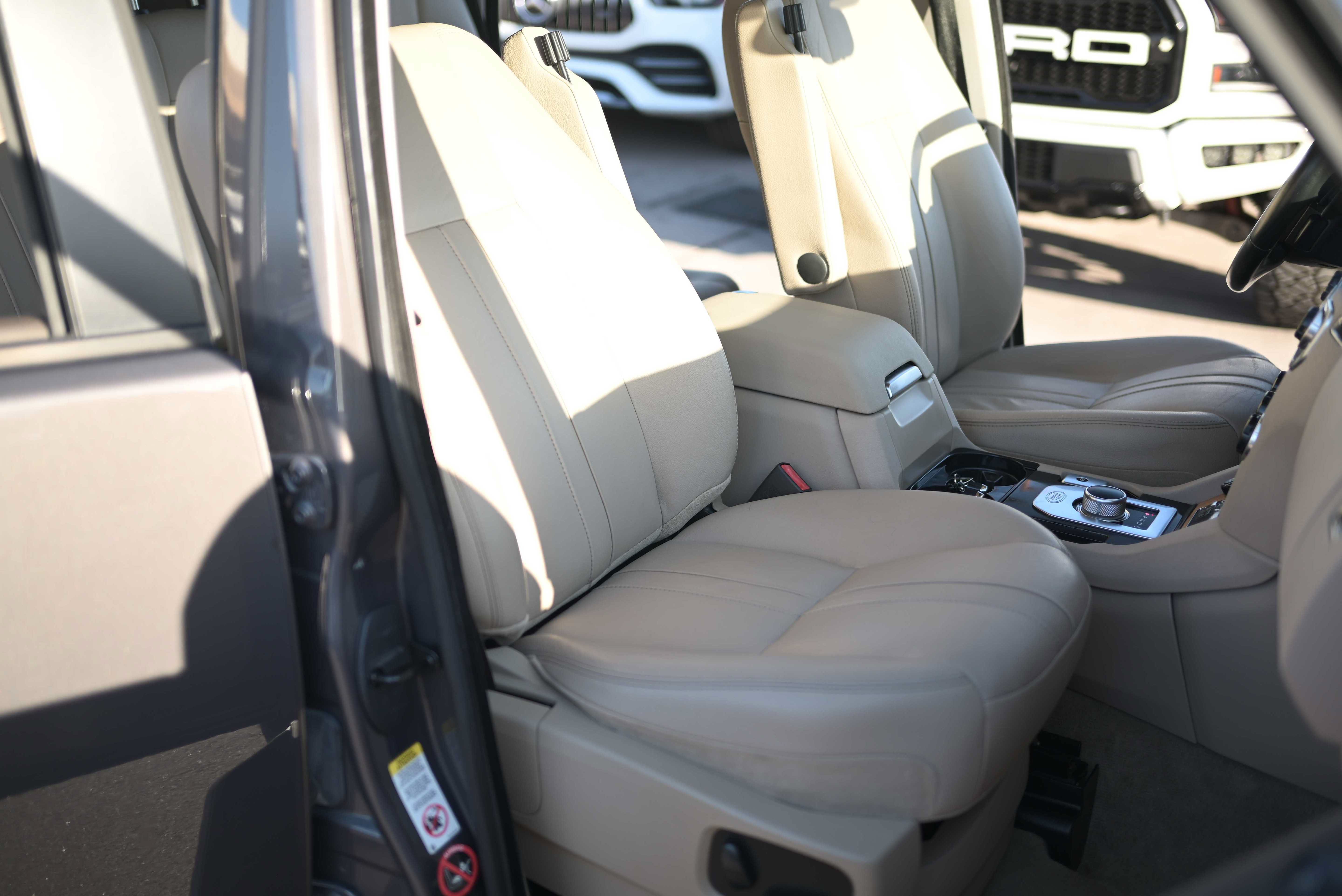 Used 2016 Land Rover LR4 HSE AWD/4WD image 14