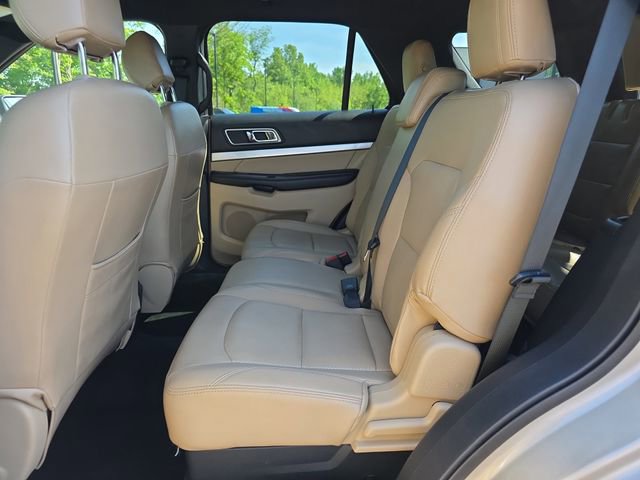 Used 2017 Ford Explorer XLT image 11