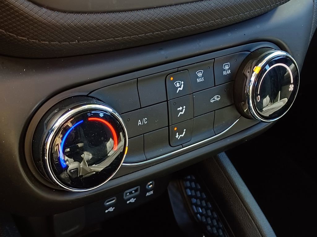 Used 2023 Chevrolet TrailBlazer LS FWD image 21