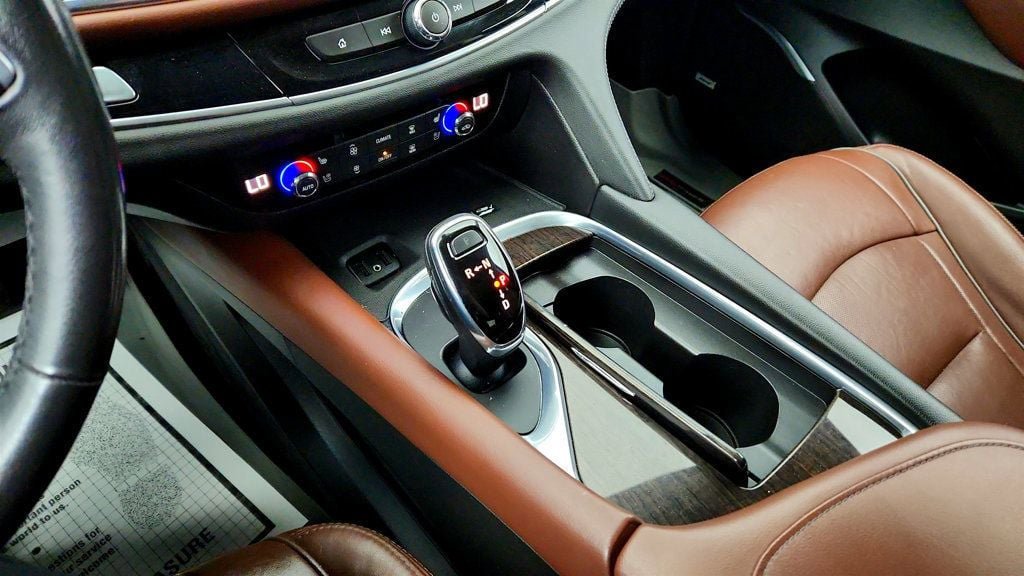 Used 2019 Buick Enclave Avenir FWD image 17