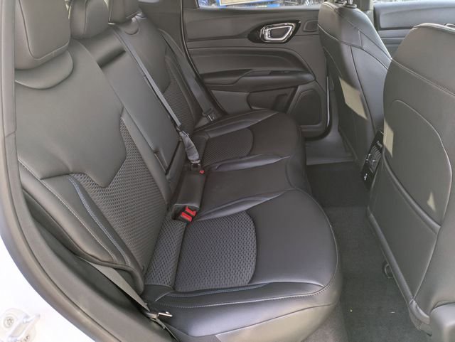 Certified 2026 Jeep Compass Latitude w/ Sun and Sound Group AWD/4WD image 27