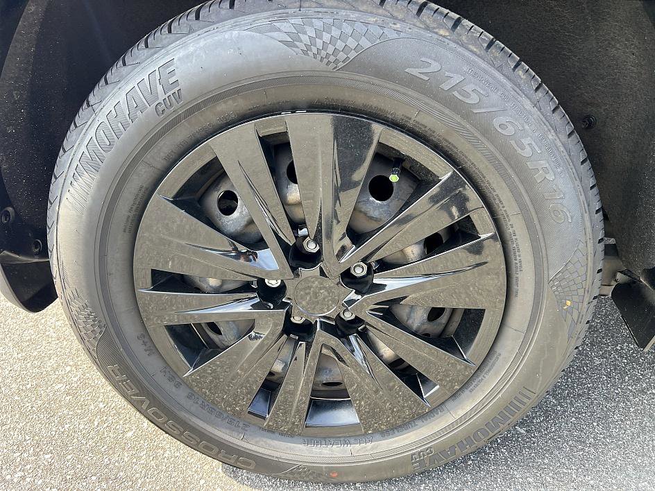 Used 2020 Nissan Rogue Sport S image 11