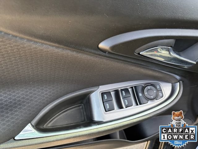 Used 2018 Chevrolet Malibu LT FWD image 12