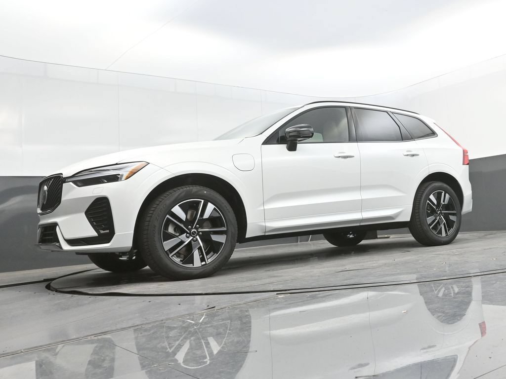 New 2026 Volvo XC60 T8 Core w/ Climate Package AWD/4WD image 32