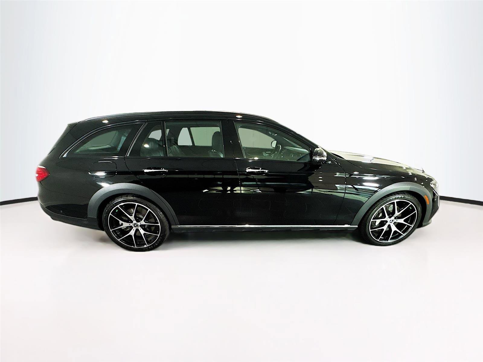 Used 2021 Mercedes-Benz E 450 4MATIC All-Terrain Wagon image 33