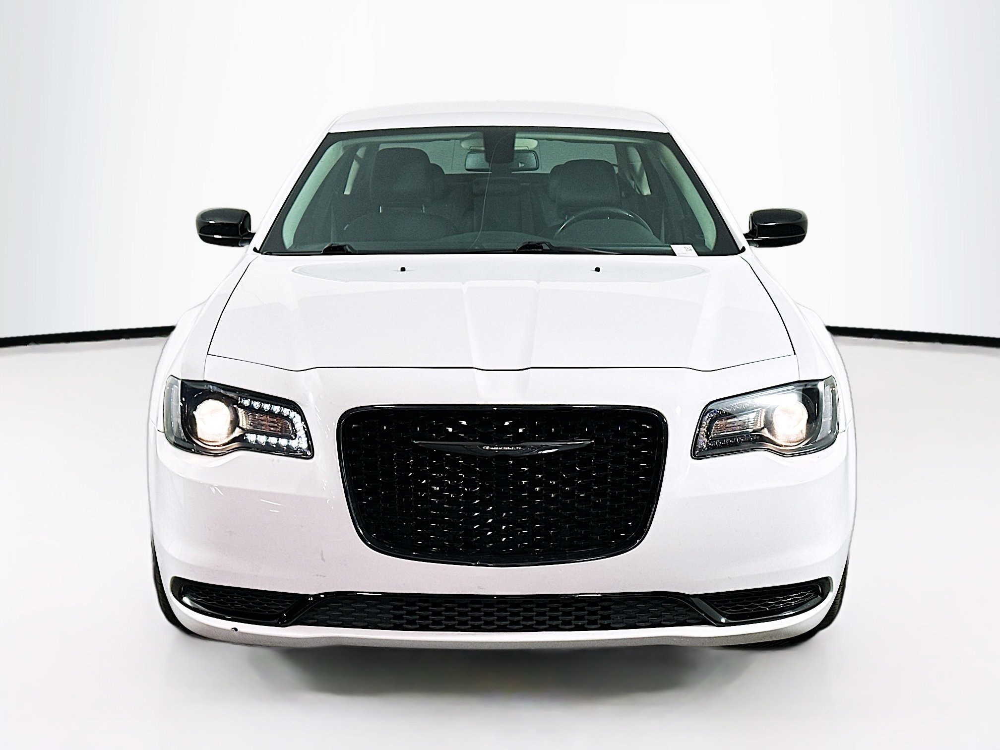 Used 2022 Chrysler 300 Touring w/ Sport Appearance Package image 2