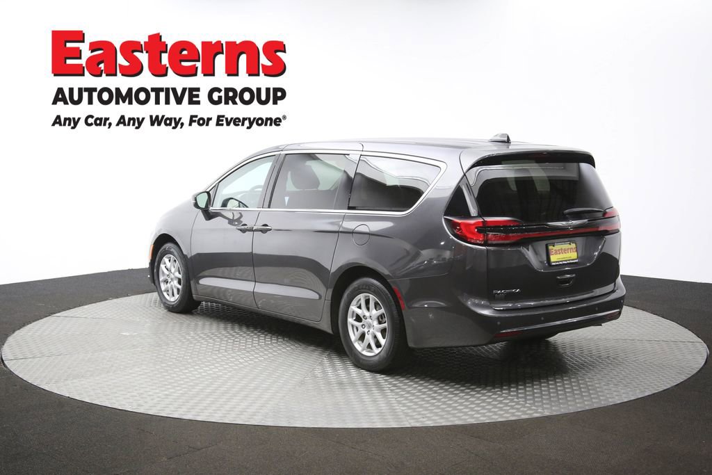 Used 2023 Chrysler Pacifica Touring-L image 65