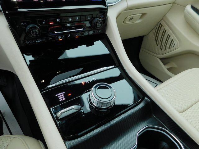 Used 2024 Jeep Grand Cherokee L Limited w/ Luxury Tech Group II image 35