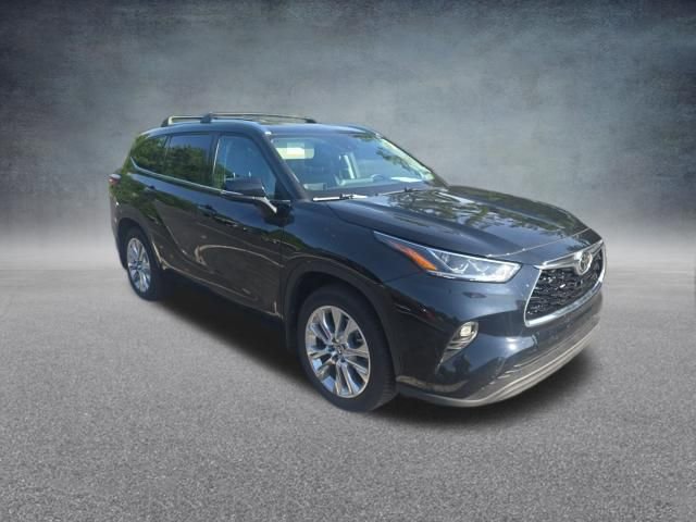 Used 2022 Toyota Highlander Limited AWD/4WD image 14