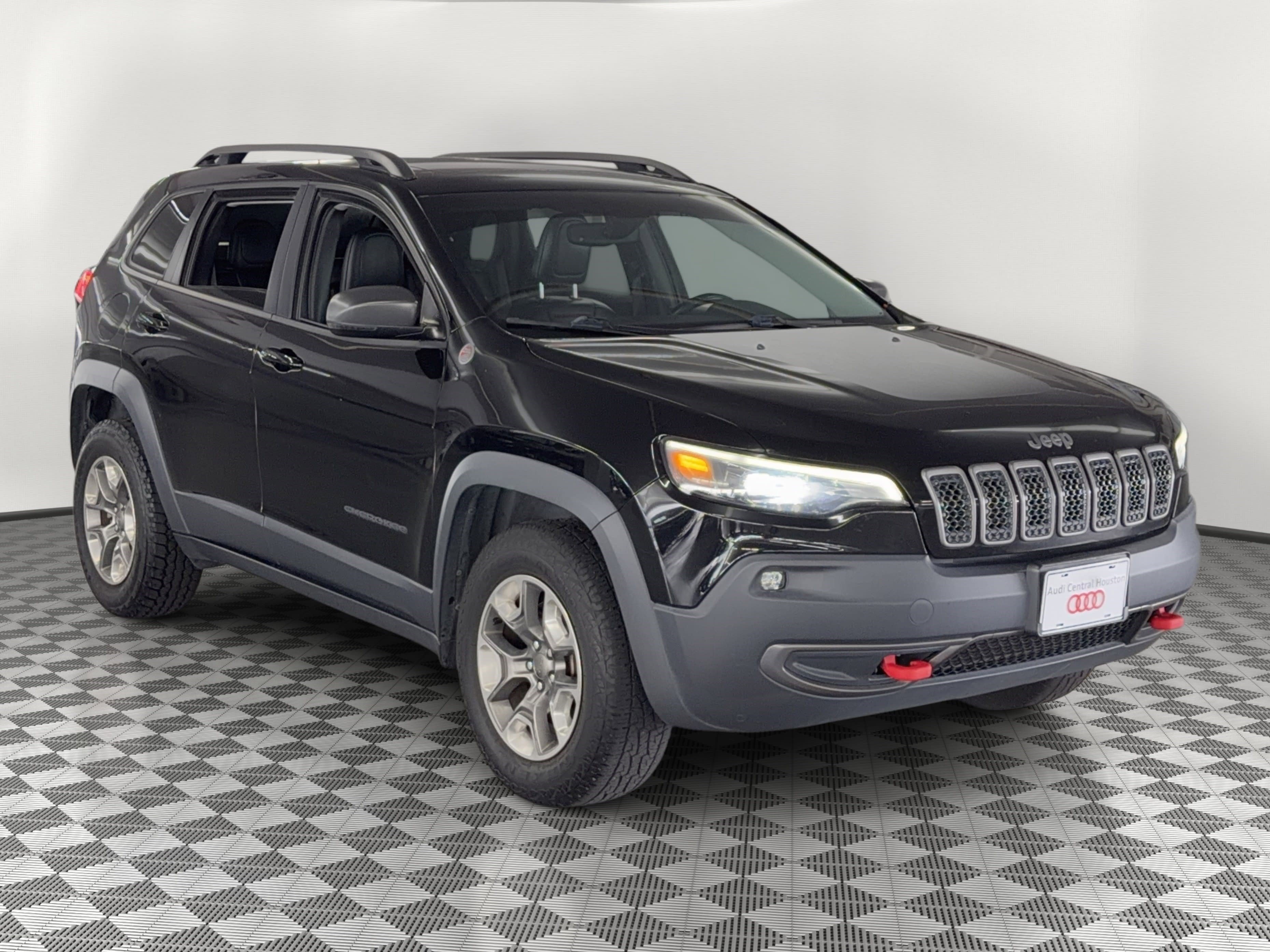 Used 2019 Jeep Cherokee Trailhawk w/ Comfort/Convenience Group AWD/4WD image 7