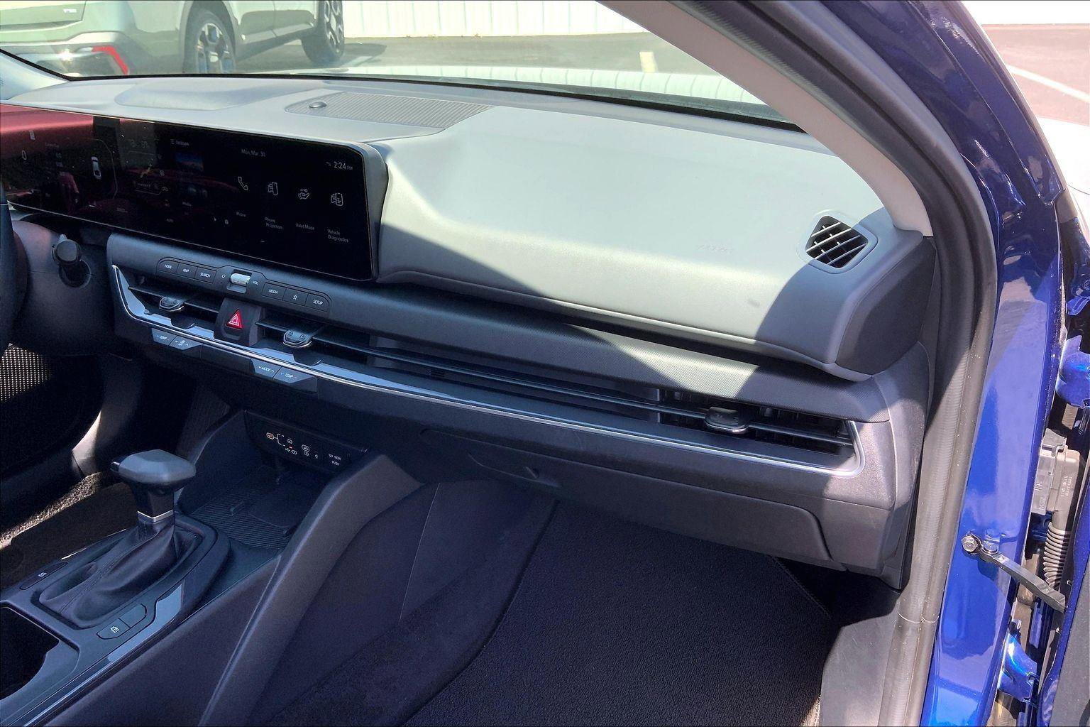 Used 2025 Kia K4 EX image 14