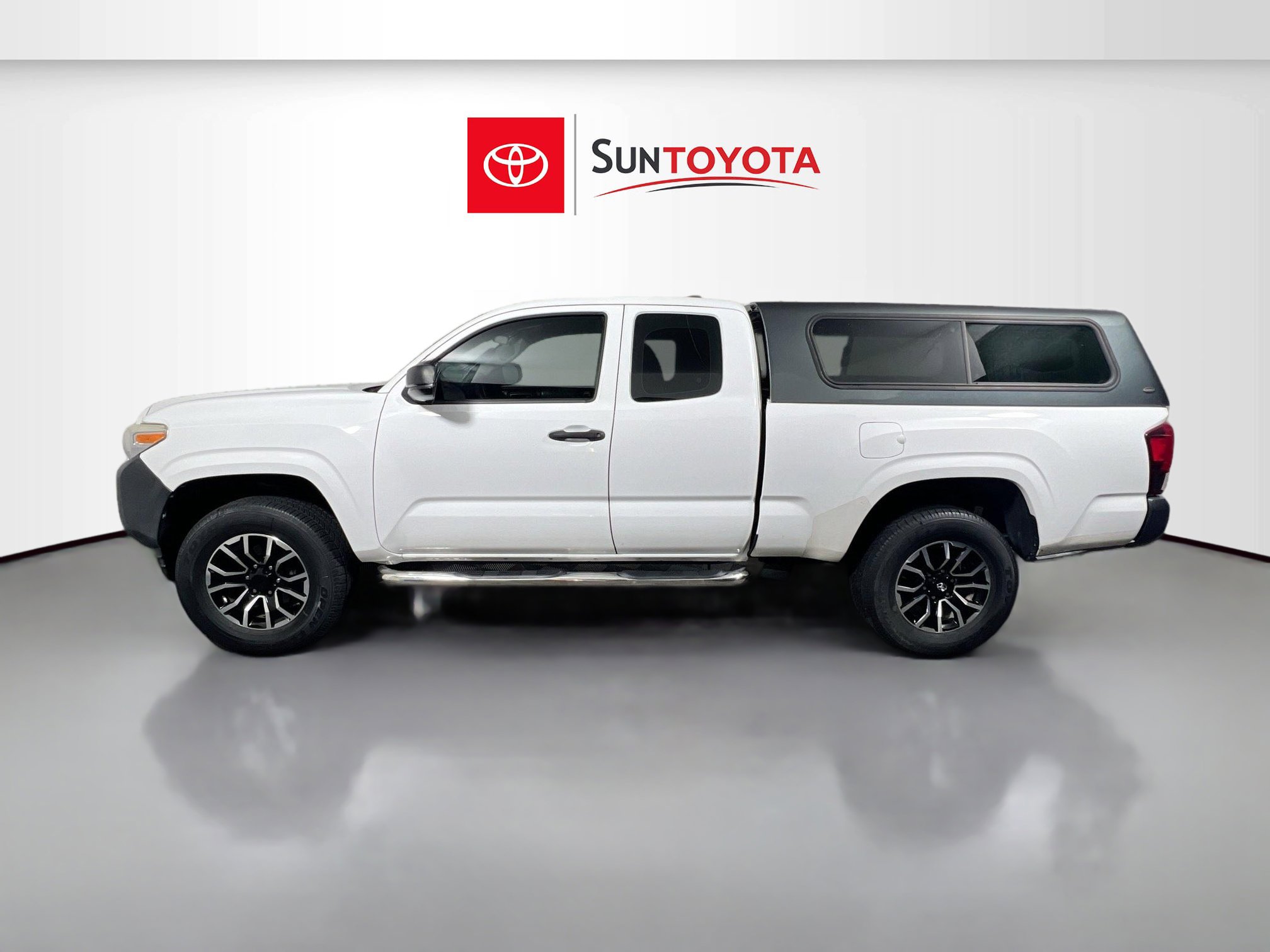 Used 2018 Toyota Tacoma SR image 7