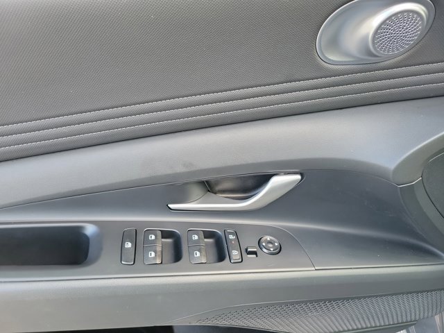 Certified 2025 Hyundai Elantra SEL image 15