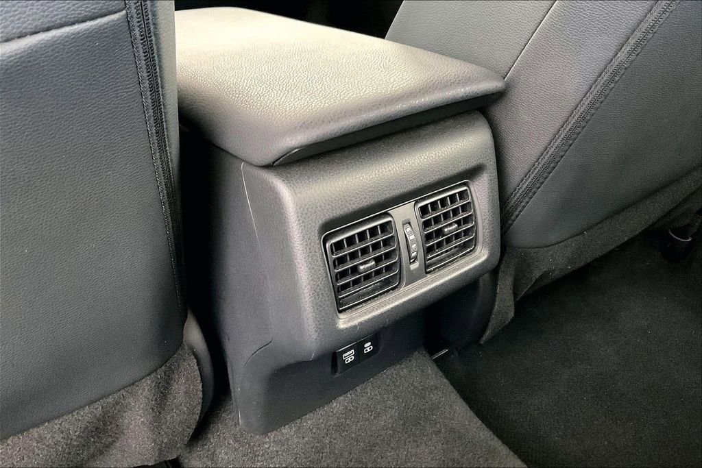 Used 2025 Toyota Camry SE image 31