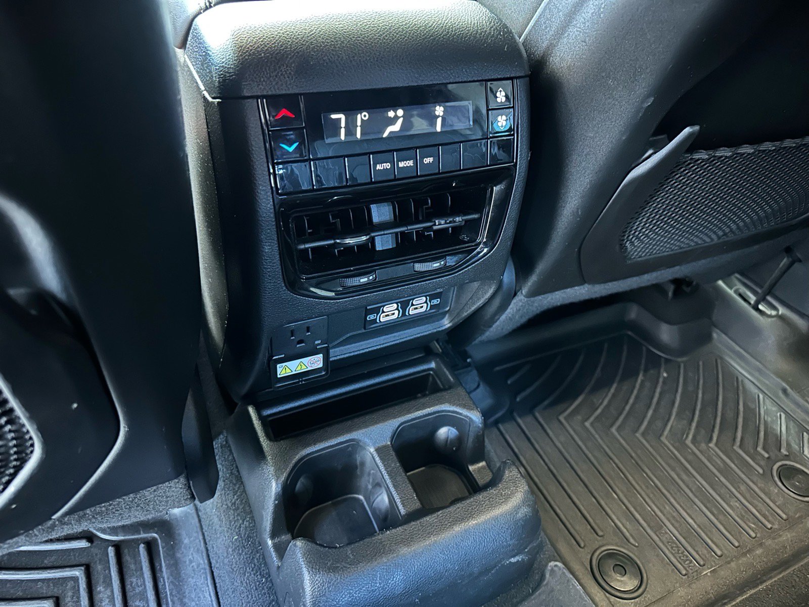 Used 2024 Jeep Grand Cherokee L Laredo w/ Luxury Tech Group I image 33