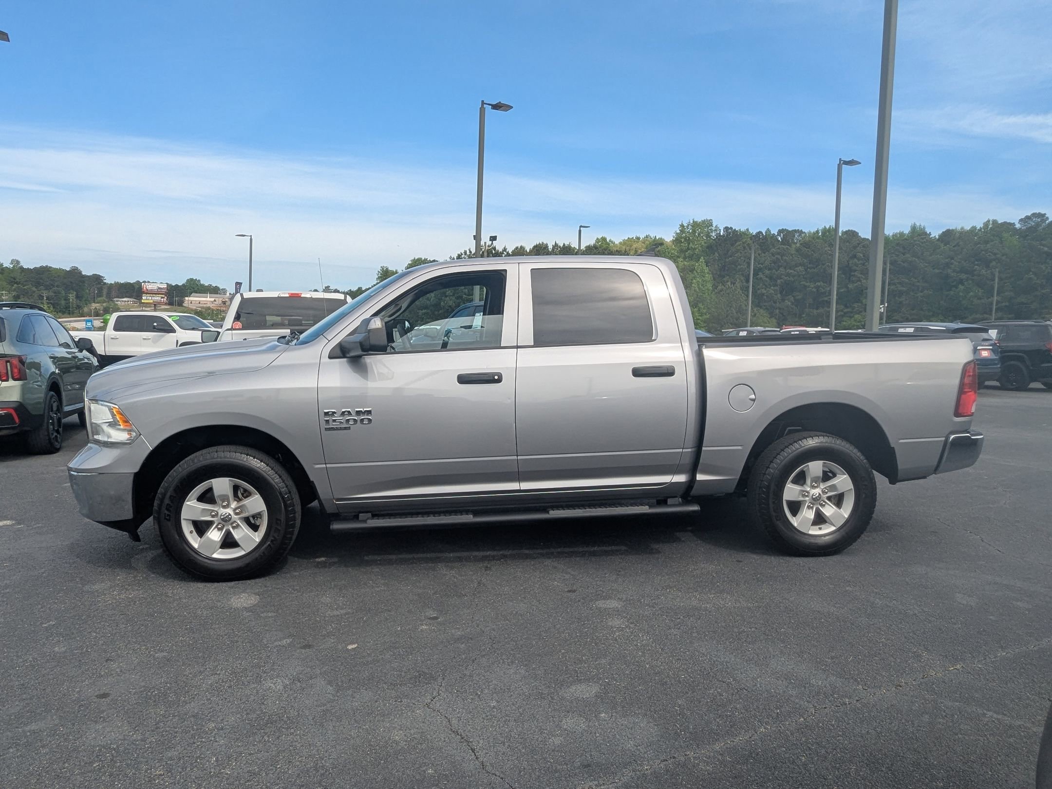 Used 2022 RAM 1500 Classic SLT w/ Electronics Group AWD/4WD image 8